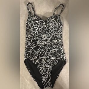 Nip Tuck Swim 1 Piece Black and White Leaf Print Swimsuit Ruching Multi Fit Cup